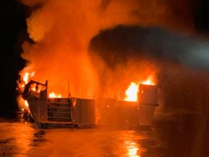 Новости дня: Пожар на яхте у острова Санта-Круз: десятки погибших
