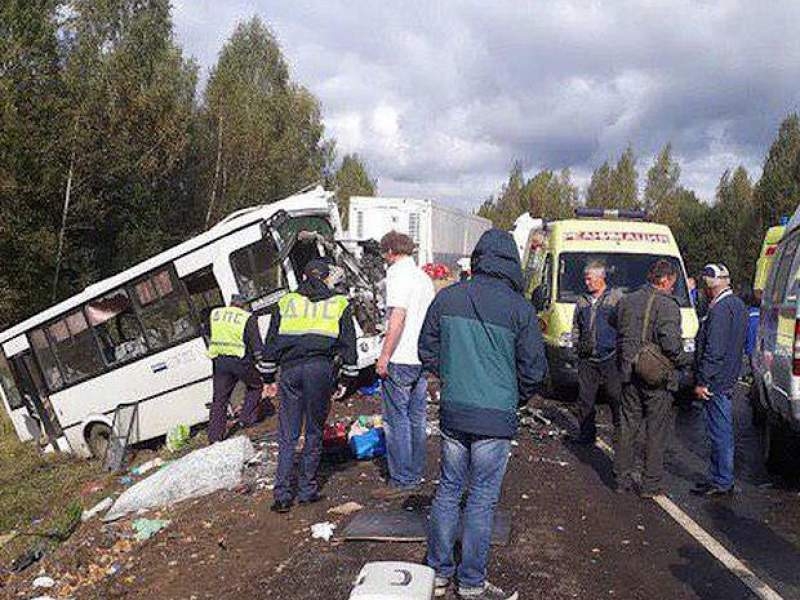 Новости дня: В страшной аварии с автобусом в Ярославской области погибли 9 человек