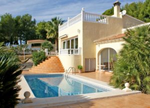 Кому доверить присмотр обслуживание недвижимости в Испании