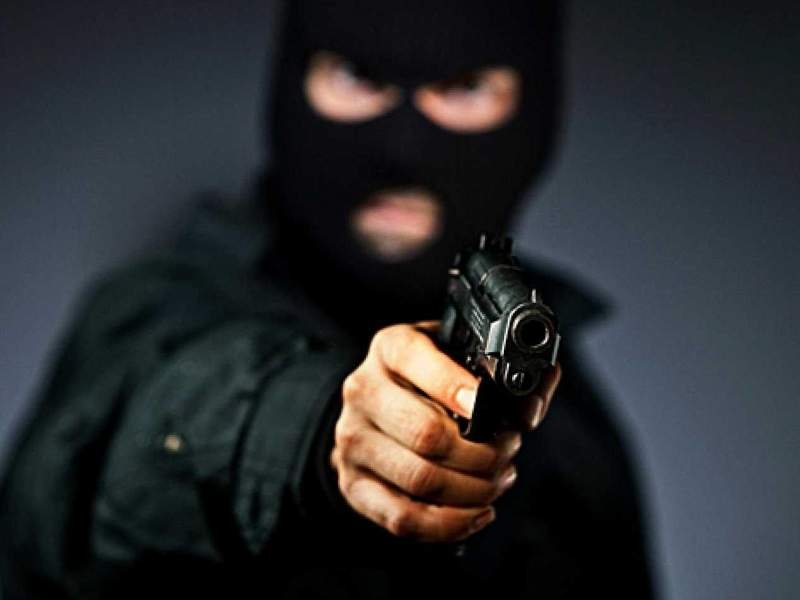 Новости дня: Грабитель банка в Екатеринбурге застрелил клиента, который помешал ему