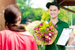 Популярность услуги доставки цветов