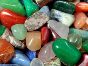 Драгоценные камни: подбираем амулеты по знаку зодиака