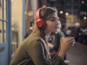 Исследование: шум может помочь справиться с одиночеством