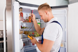Когда нужно отдать холодильник в ремонт