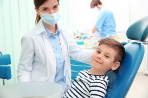 Обследование у детского хирурга-стоматолога