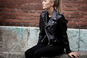 Женские кожаные куртки: стили и как правильно выбрать
