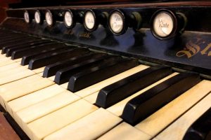 Мелодичность и стиль: как выбрать идеальный музыкальный инструмент