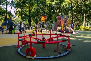 Экспертиза безопасности детских площадок: анализ рисков и предотвращение травм
