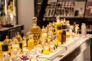 Популярные тренды в мире парфюмерии: основные модные тенденции и новые ароматы