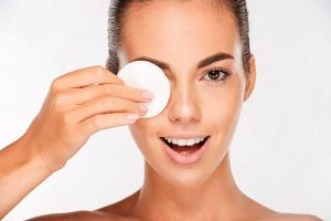 Как выбрать средство для снятия макияжа: простые правила подбора