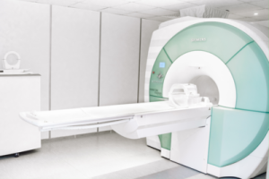 Роль и значение МРТ в современной диагностике: как метод помогает выявлять различные патологии и заболевания