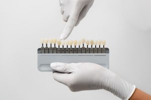 Роль и значение правильного выбора зуботехнических материалов и супраструктур