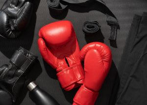 Безопасность и комфорт: эволюция дизайна и технологий в производстве боксерских шлемов