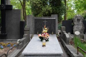 Как интегрировать памятник в общий дизайн кладбища или мемориала